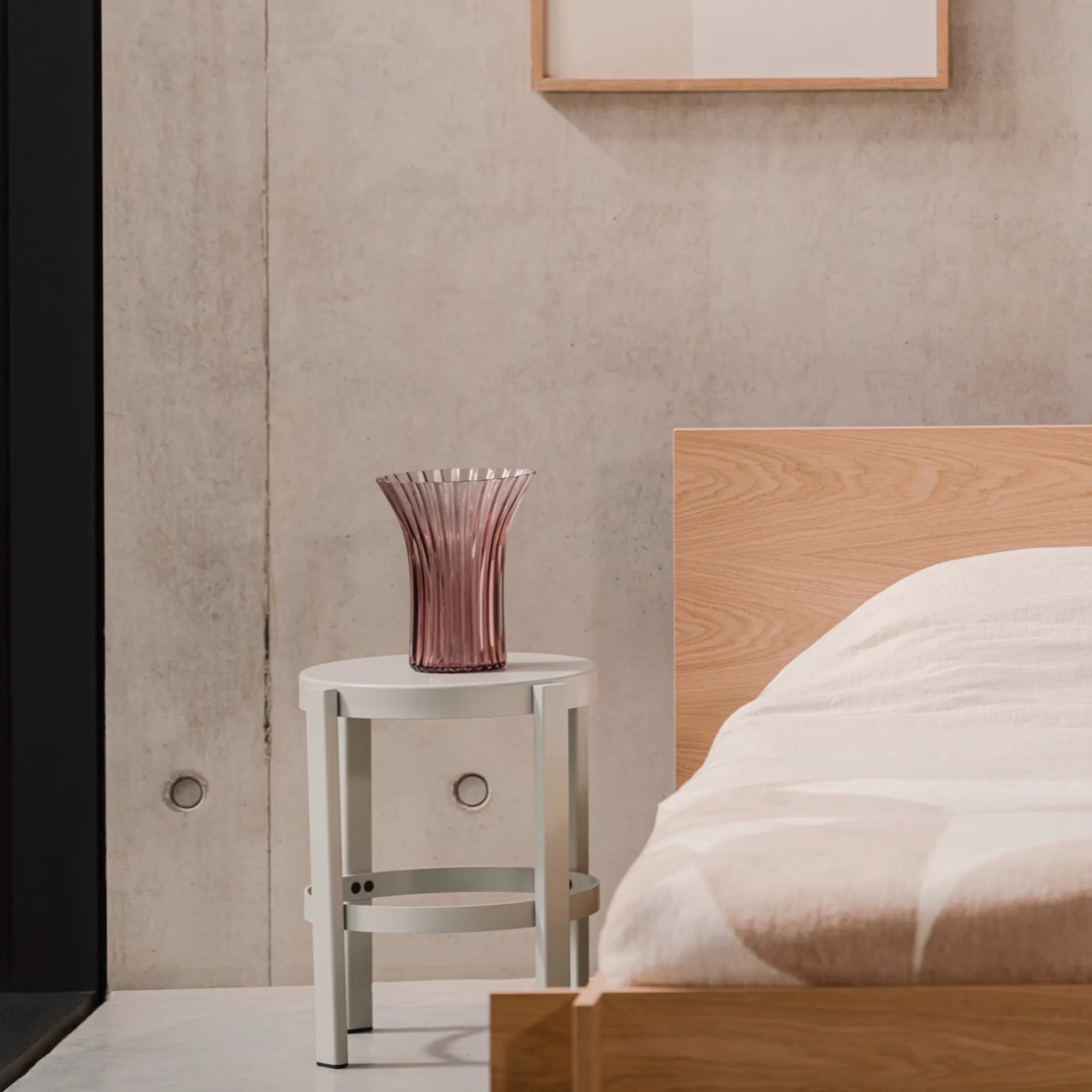 Valt Bed with 360-degree swivel nightstand and reading light