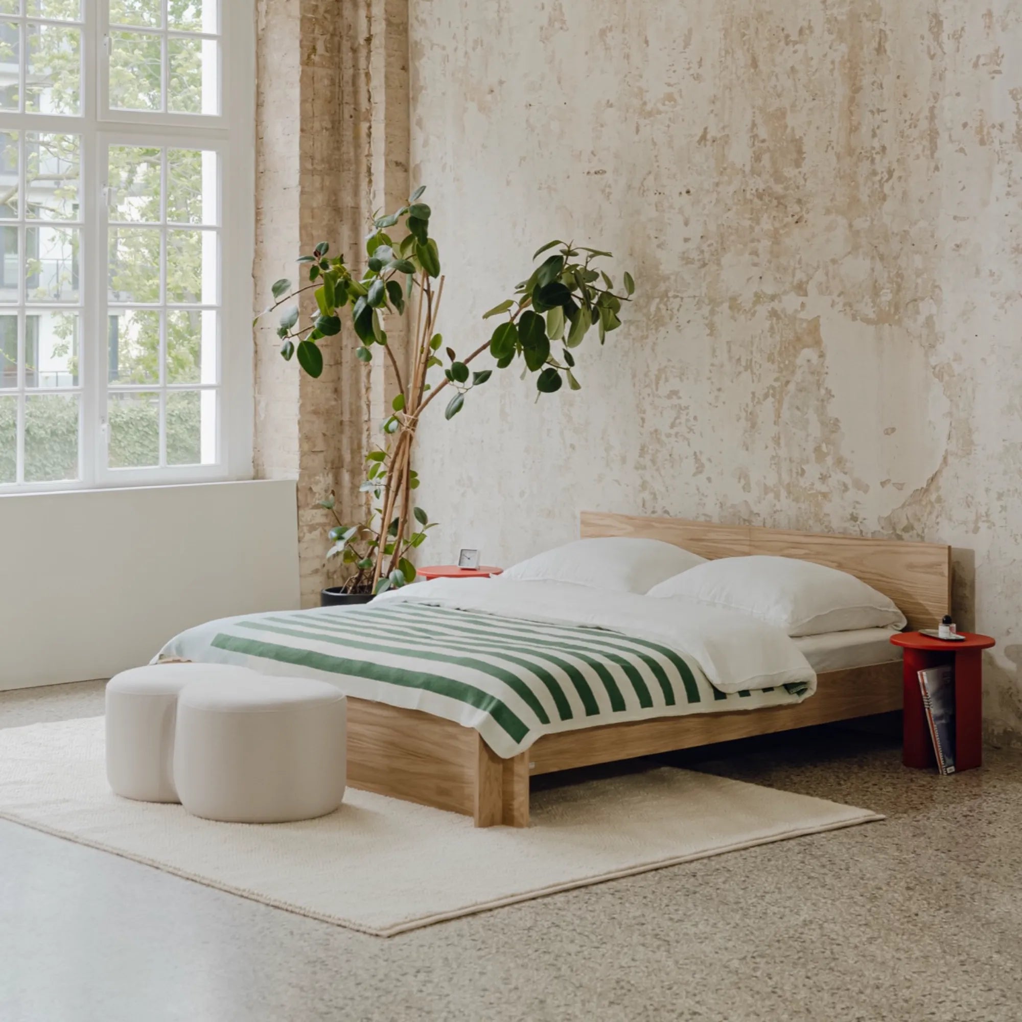 Valt Bed with Bluetooth speakers and massage function
