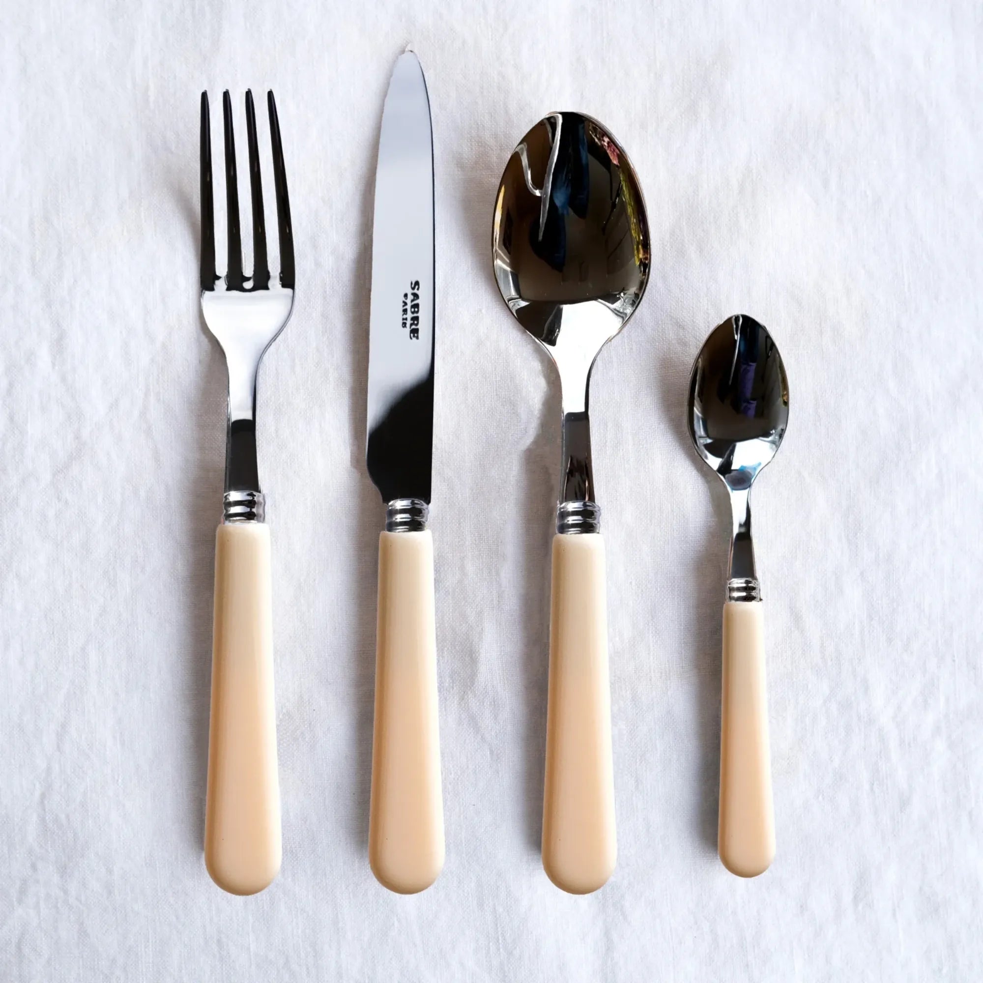 Modern stainless steel cutlery set with sleek and ergonomic design