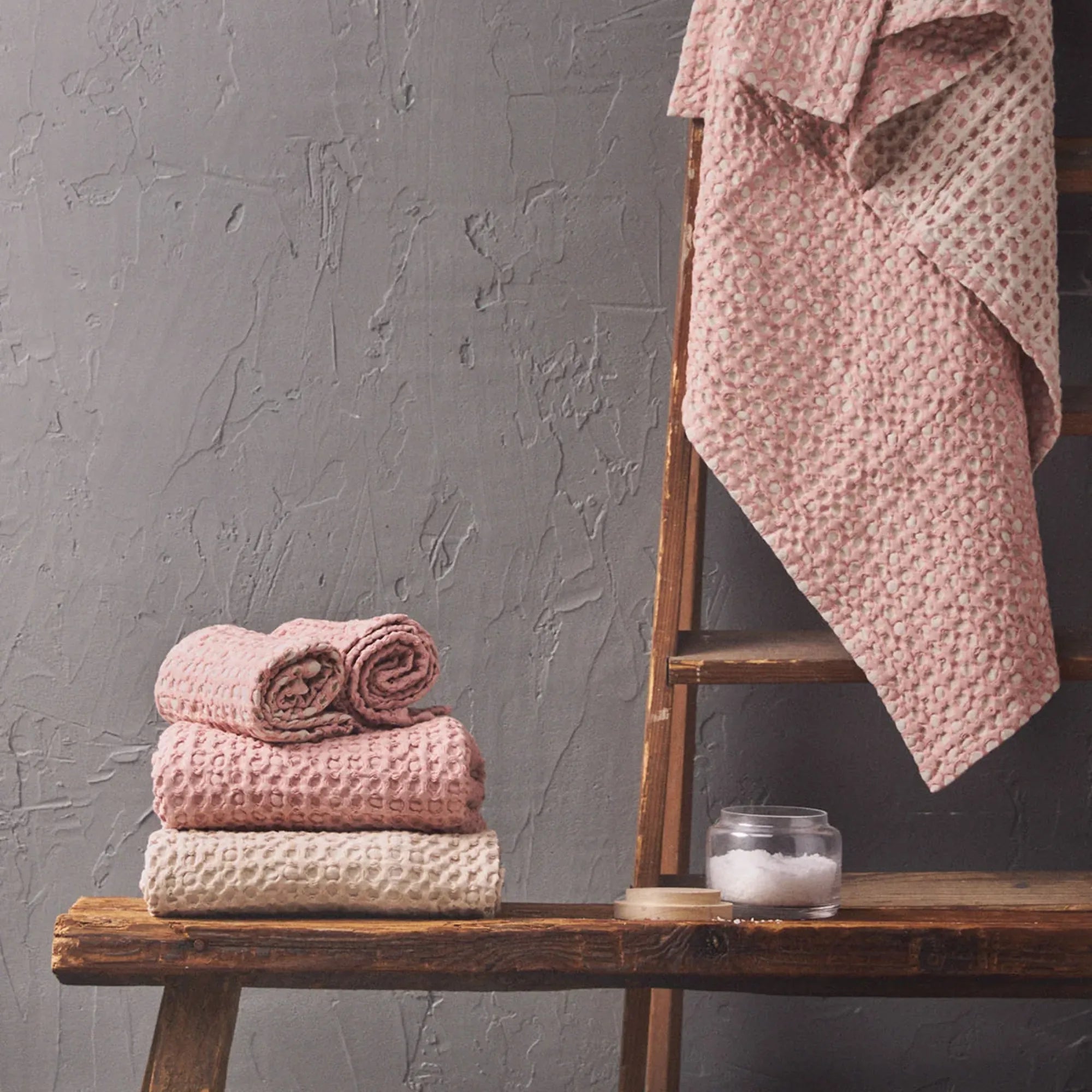 Luxurious and eco-friendly Puro Ruutu Towel Set for everyday use