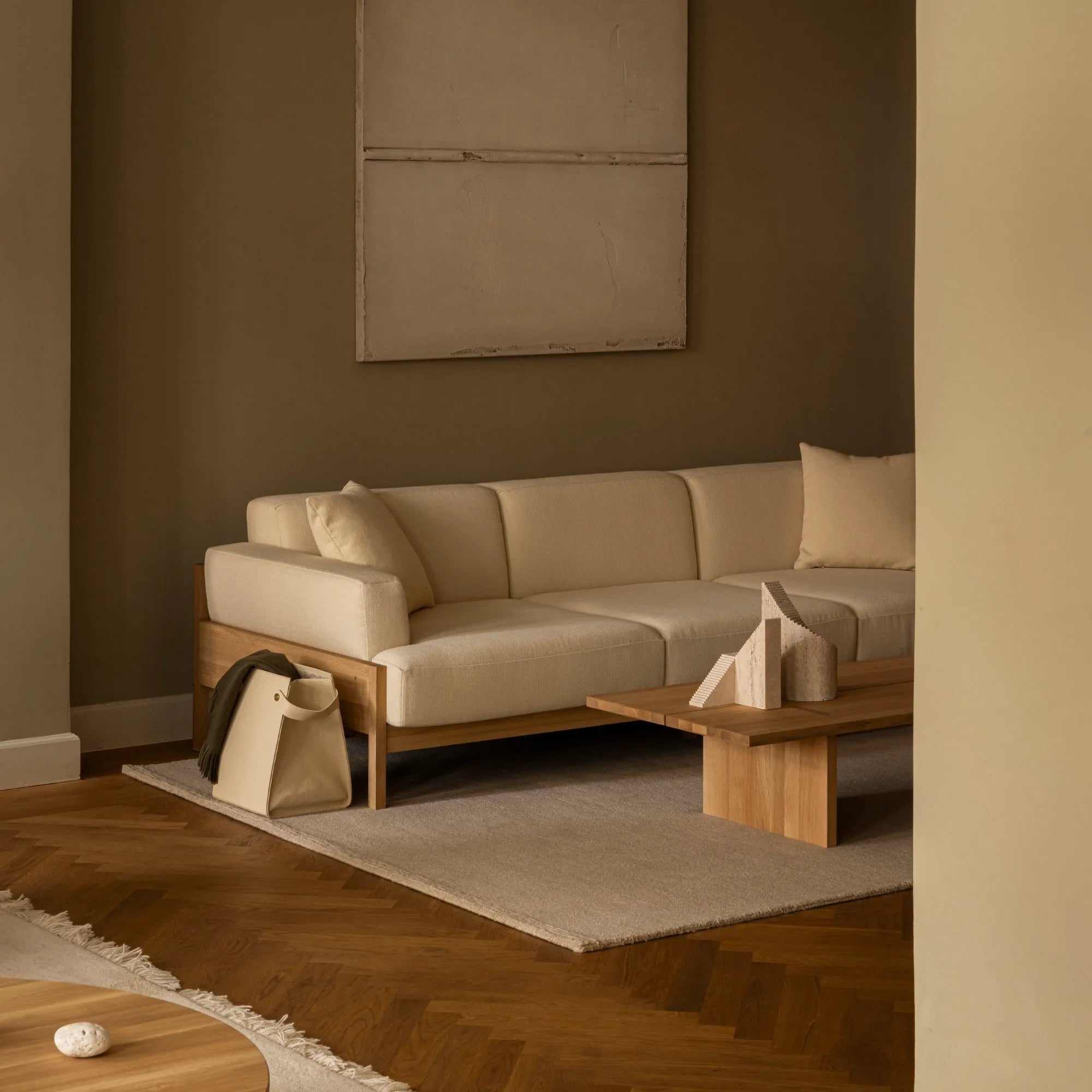  Handwoven round jute ground rug in natural earth tones