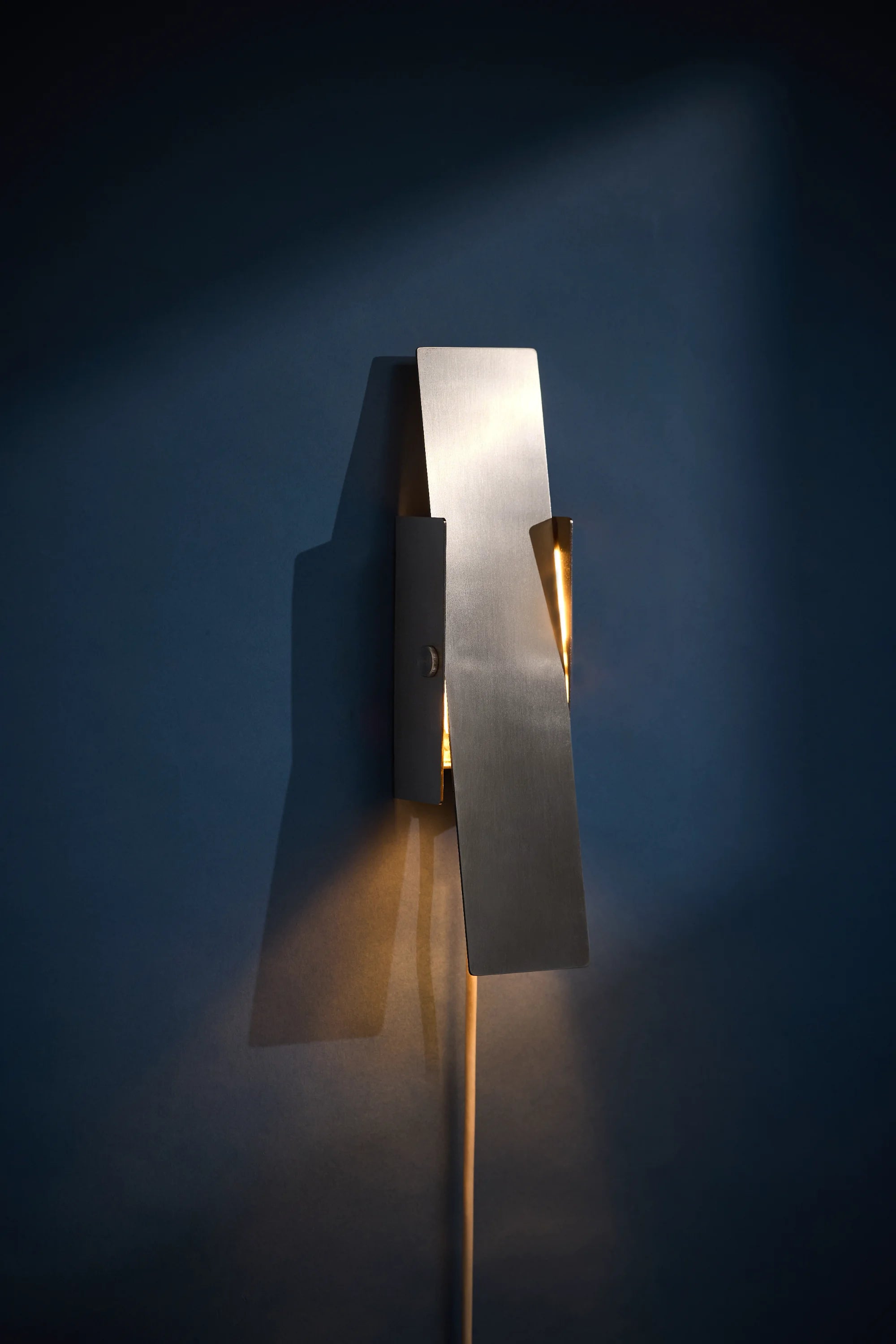 Pivoting Wall Lamp - THAT COOL LIVING
