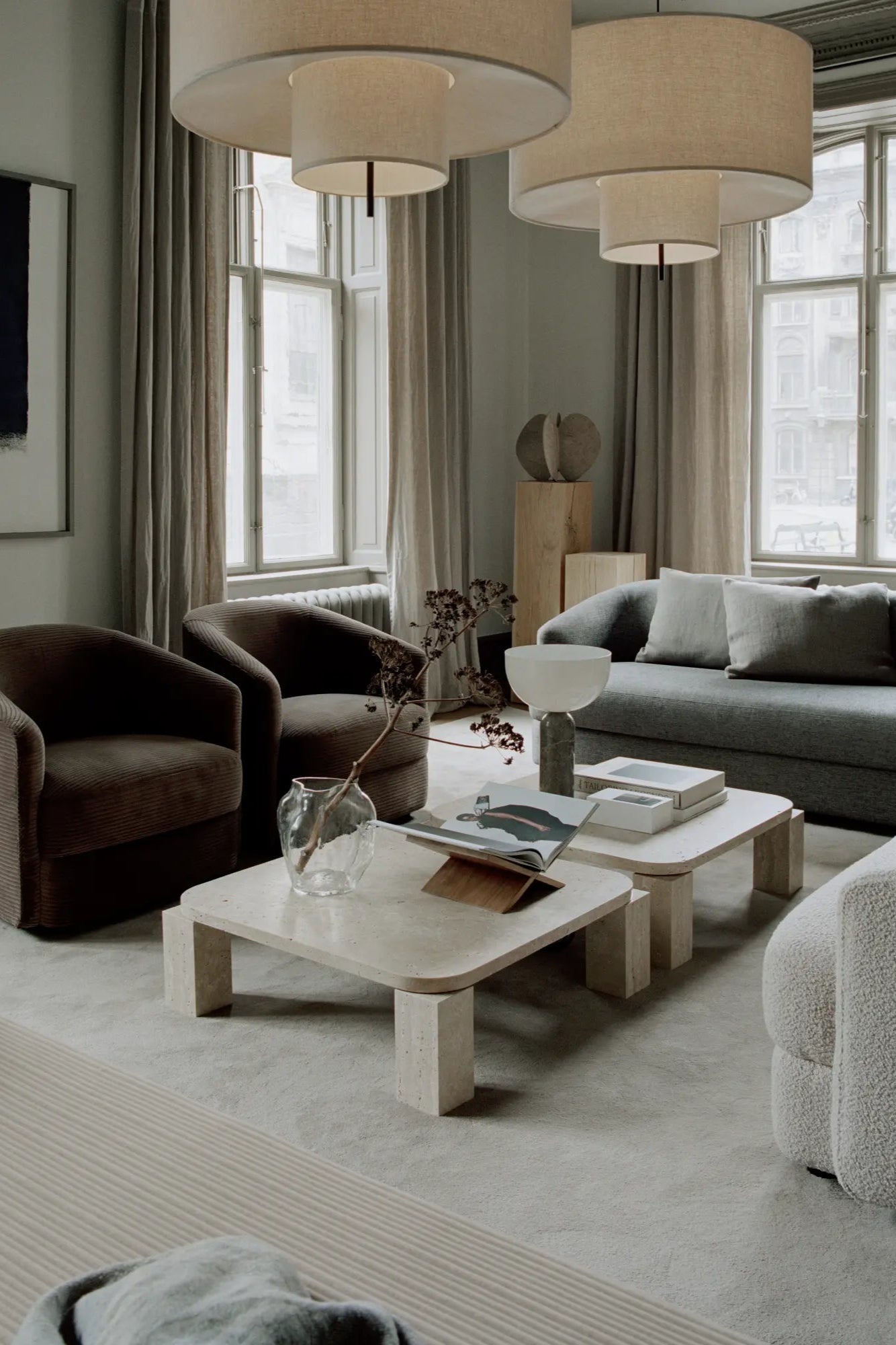 Spacious and sturdy coffee table featuring a beautiful travertine top