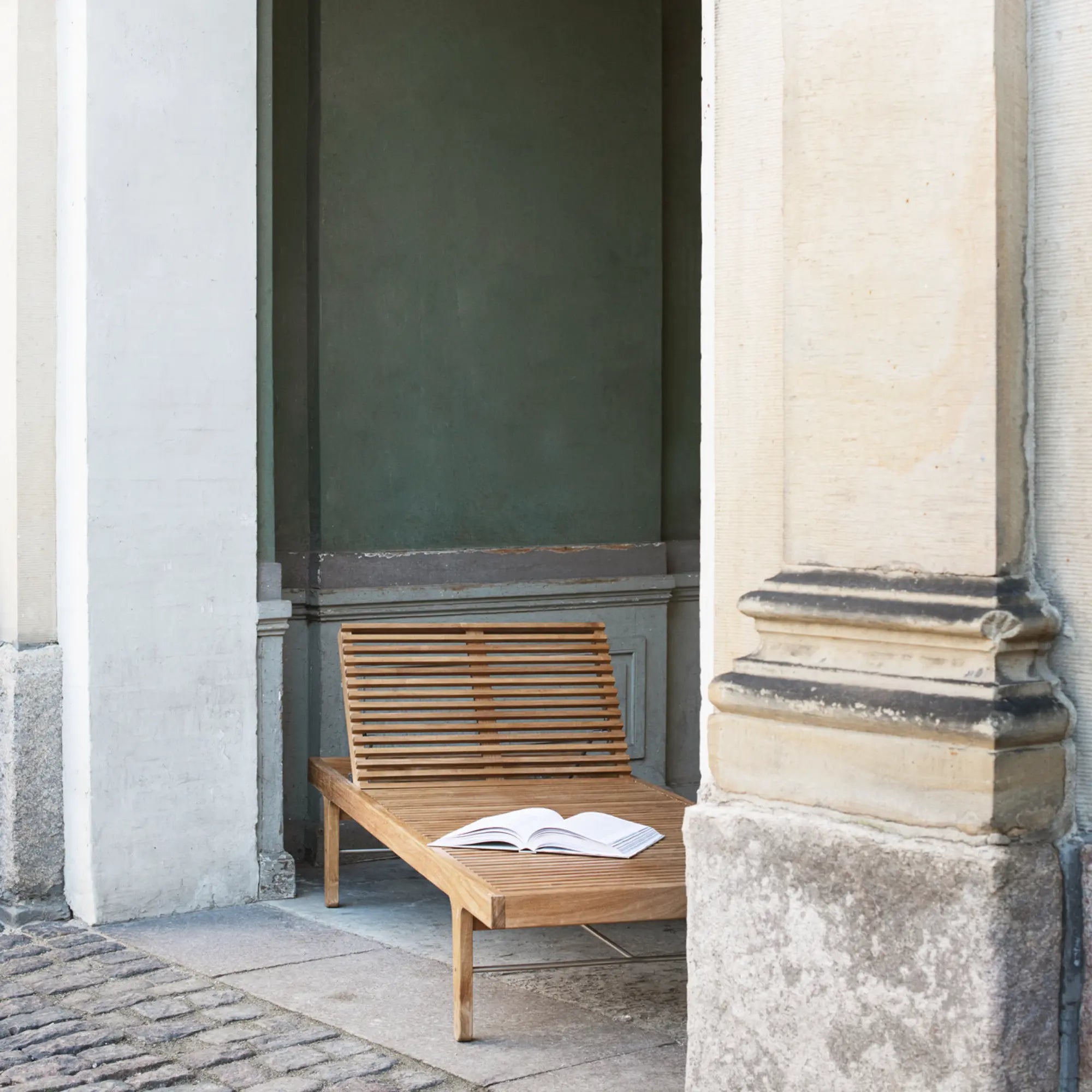 Luxurious outdoor sunbed with durable and weather-resistant ribbed design