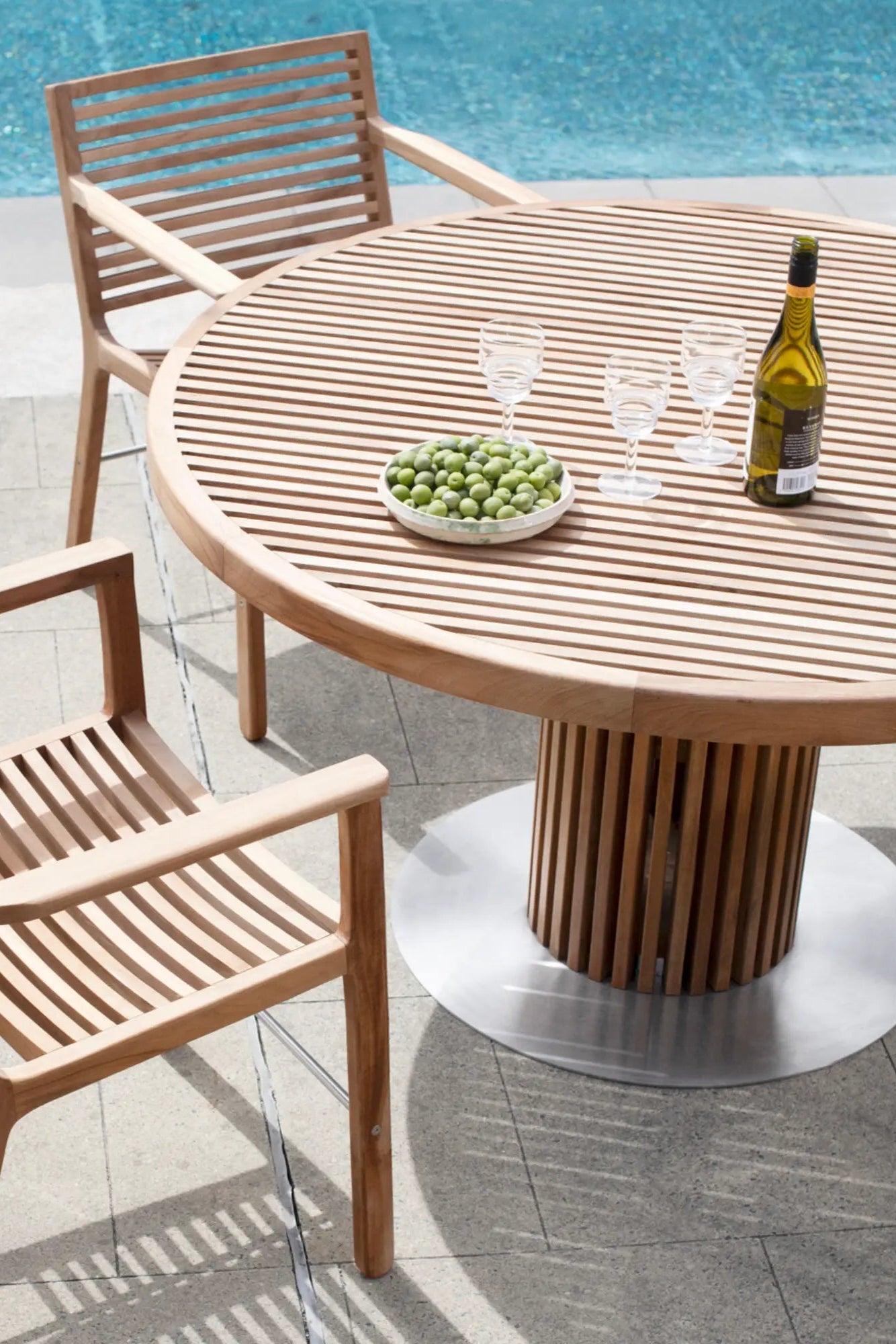 Large Circular Rib Dining Table Ø130 for Outdoor Use, Crafted with Premium Teak Wood and Durable Construction