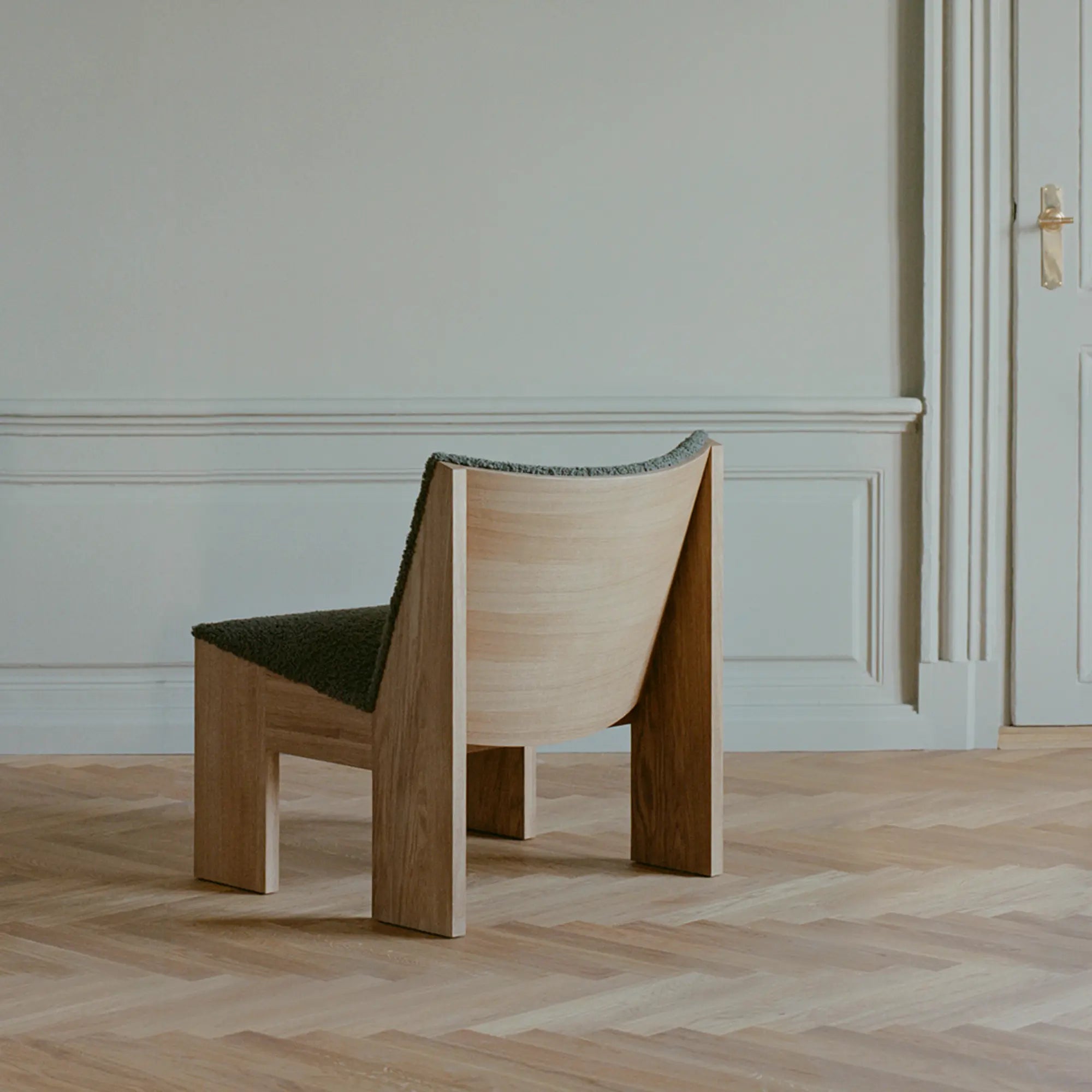  Detail shot of the durable and high-quality construction of Tenon armchair
